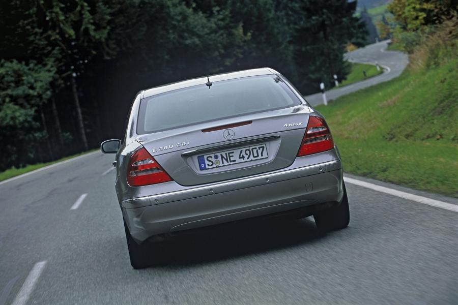  Mercedes-Benz E-Class 2002 года  (фото 36 из 448)